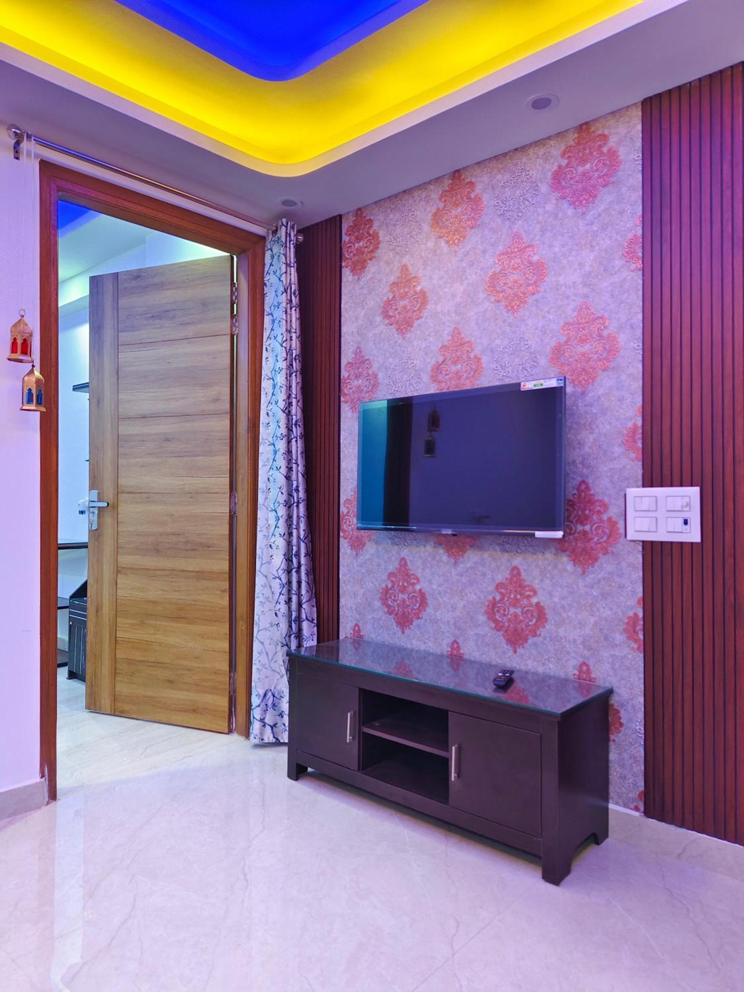 Divisha Homes 1bhk At South Delhi Apartment *